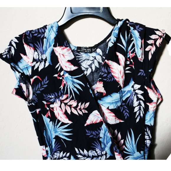 Floral Blue Dress Suitable for All Seasons - Picture 2 of 2